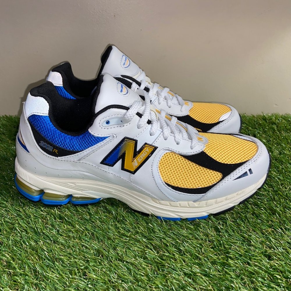 New Balance 2002R "Vibrant Apricot" White Blue Yellow M2002RGW Mens Size 9 NEW